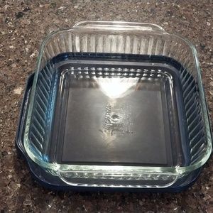2 QT square Pyrex baking dish with storage lid